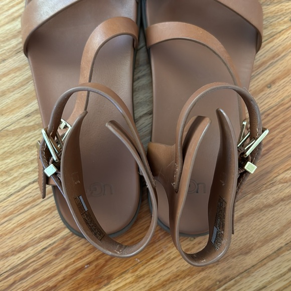 Ugg Solivan Strap Sandal - Picture 9 of 11